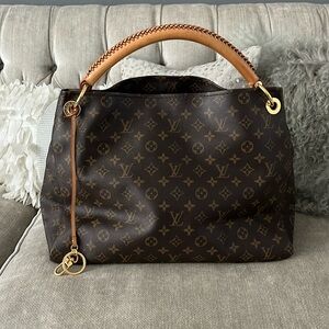 Louis Vuitton Artsy GM handbag